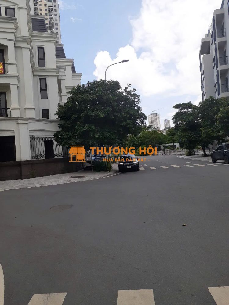 Căn hộ tập thể đủ đồ, phốTtrần Hưng Đạo, 32m2, Hoàn Kiếm