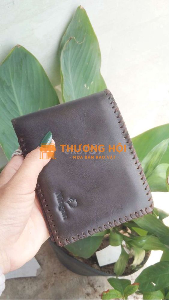 Năm nay là năm hoả khách không nên xài ví màu đen vì đen là hành thủy ạ. Ví tiệm em da bò chuẩn,handmade 12,5cm x 10cm Đỏ rượu Có ship ạ  Nhấn để hiện số: 0908108124