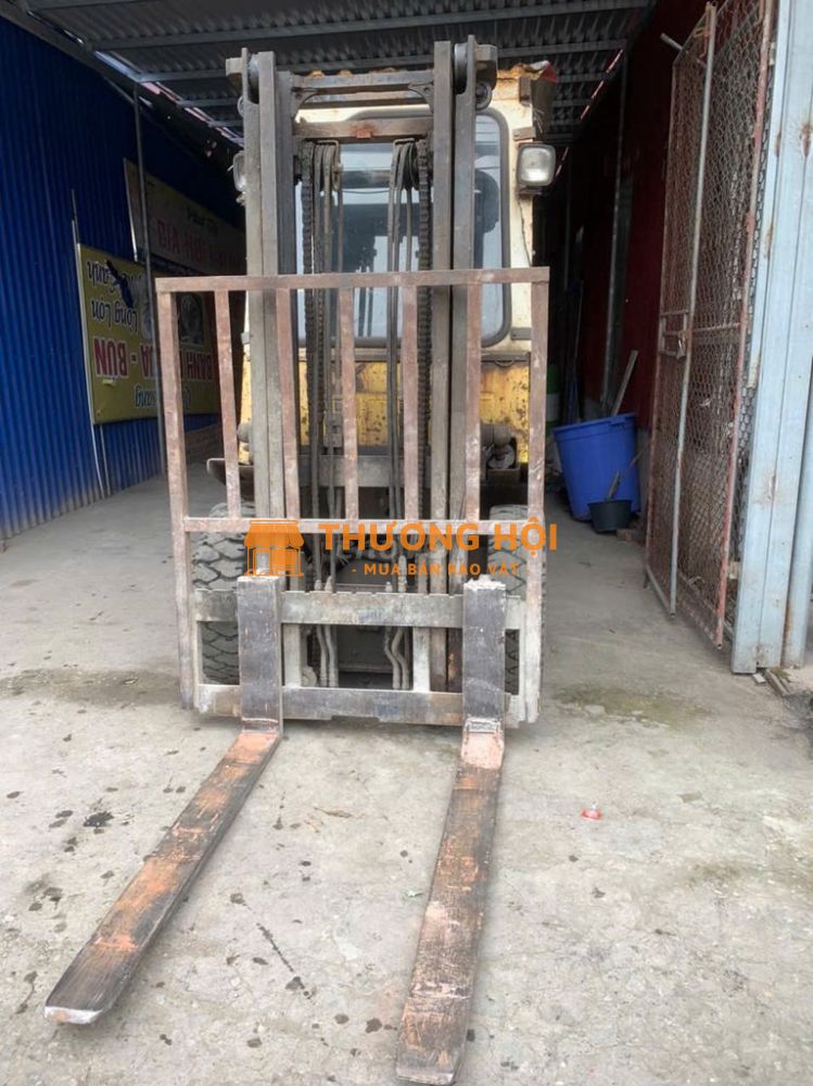Xe nâng máy dầu tự động