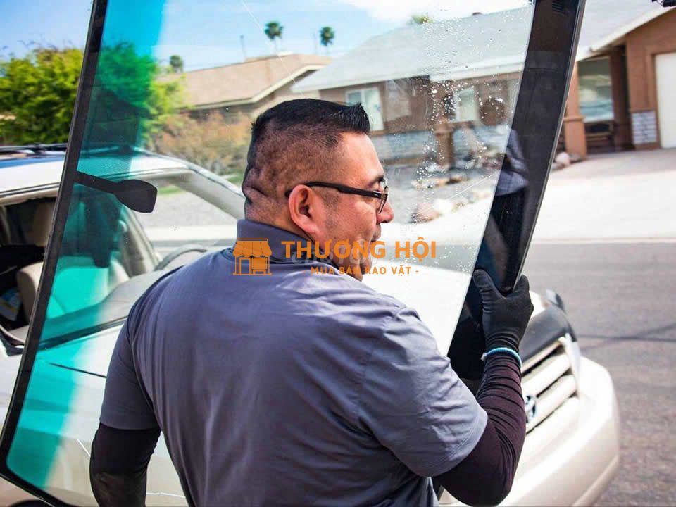 thay kính ô tô tận nơi
