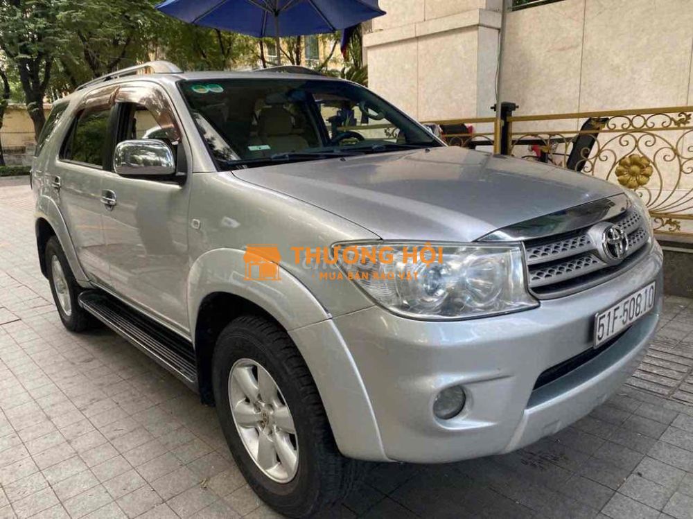 Toyota Fortuner 2010 2.7V 4x4 AT - 140000 km