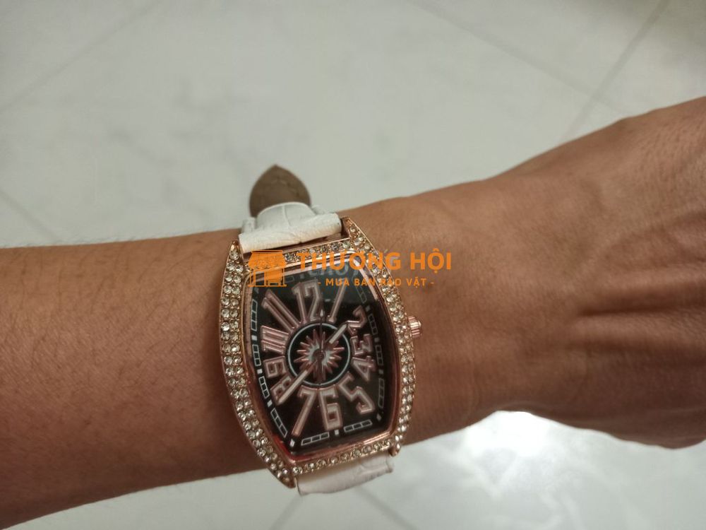 ĐỒNG HỒ NỮ ĐÍNH ĐÁ SANG TRỌNG