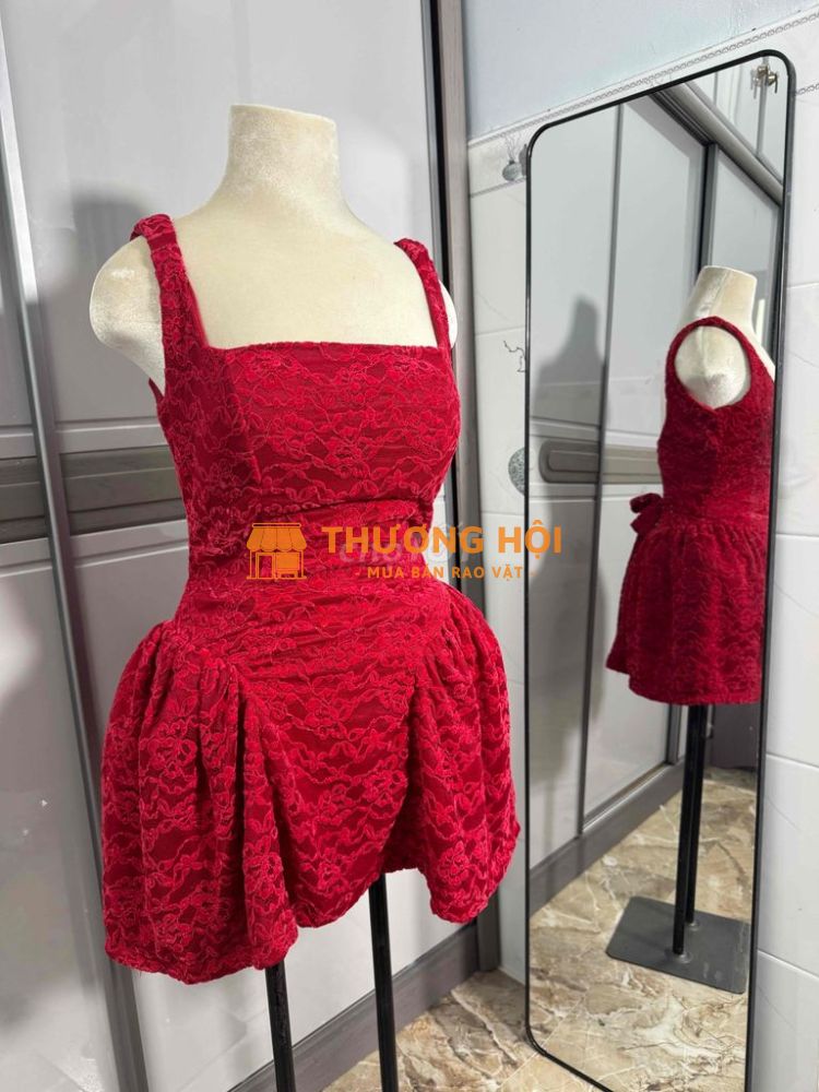 Đầm ren dáng xoè