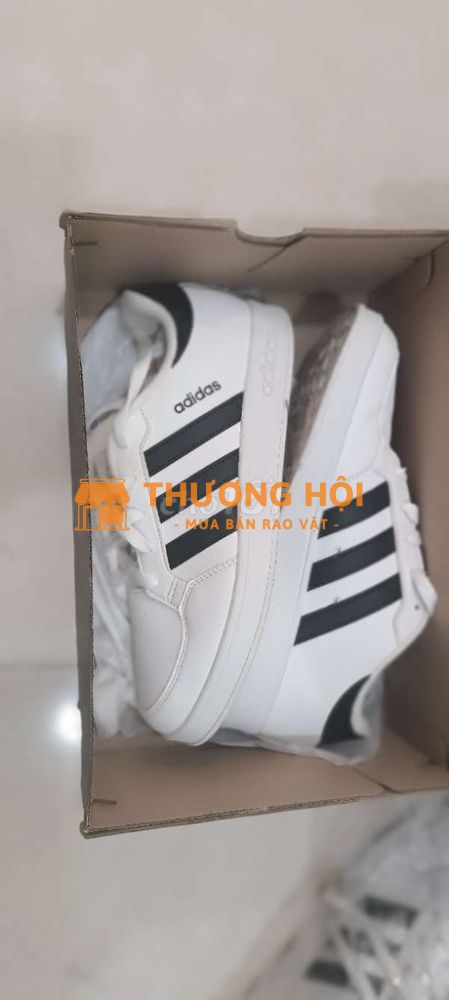 Giày Adidas made in Indonesia
