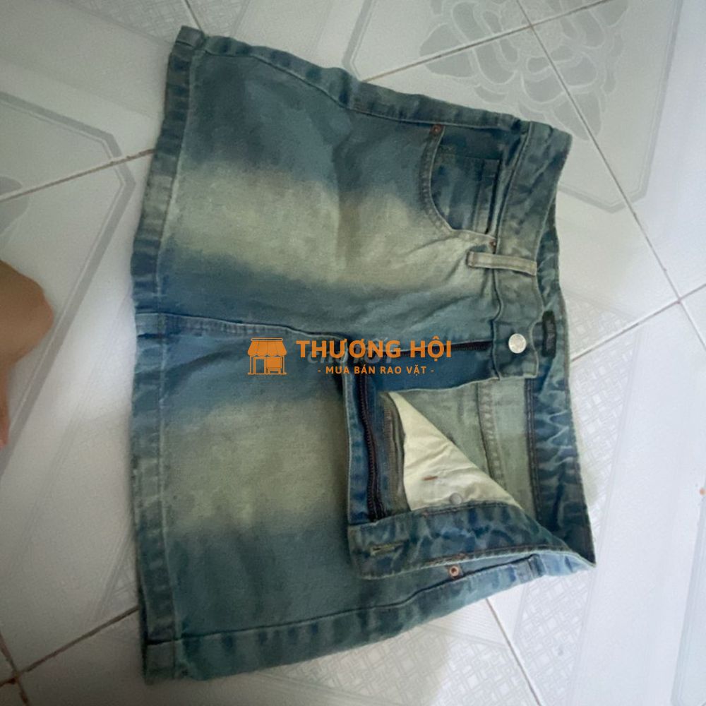 Váy jeans như ảnh. Em mặc 2 lần