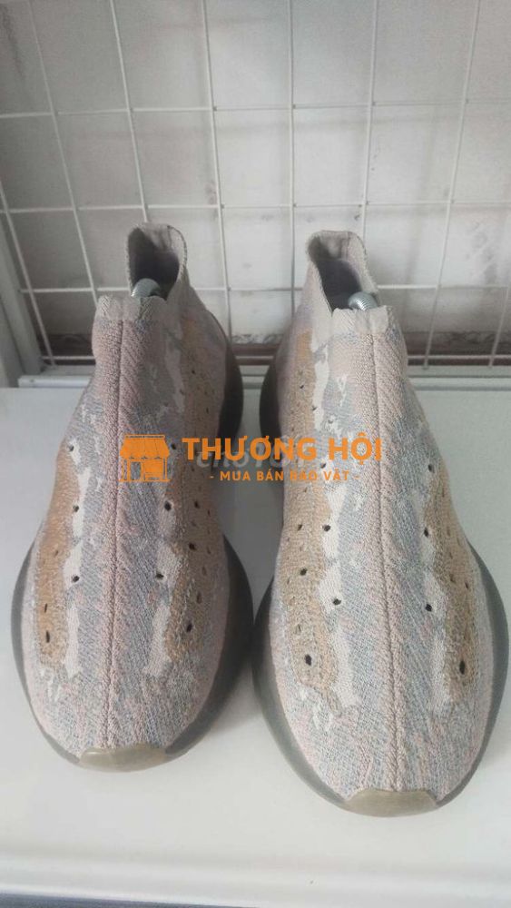 Giày thể thao yeez size 42