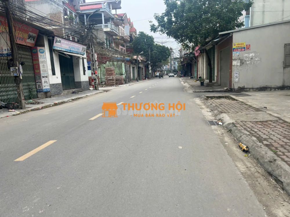 Diện tích: 85 m² mặt tiền 5 m giá 4 tỷ Ưu điểm nổi bật: Đường trước nhà rộng – 3 ô tô tránh nhau
