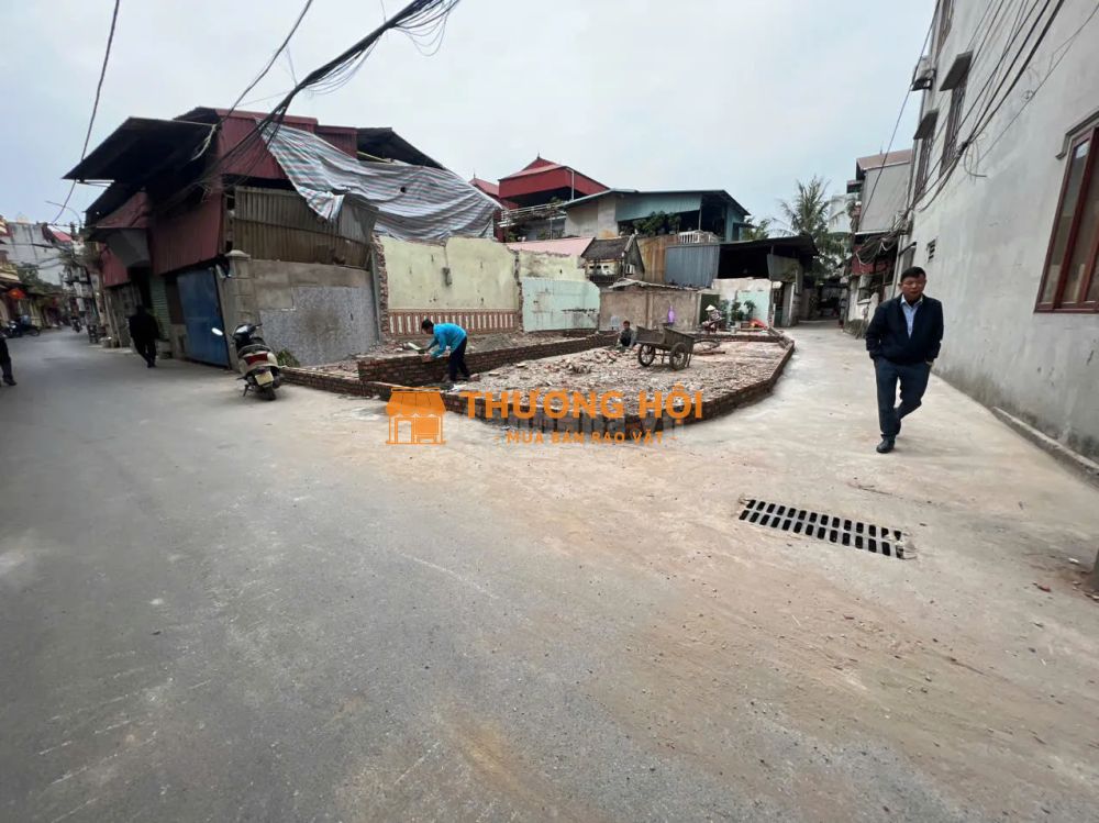 Đường trước nhà 2 ô tô tránh nhau thoải mái – cực kỳ hiếm trong khu vực trung tâm! Diện tích: 61