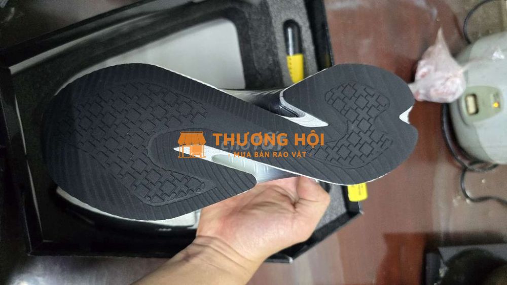 Giày thể thao size 41