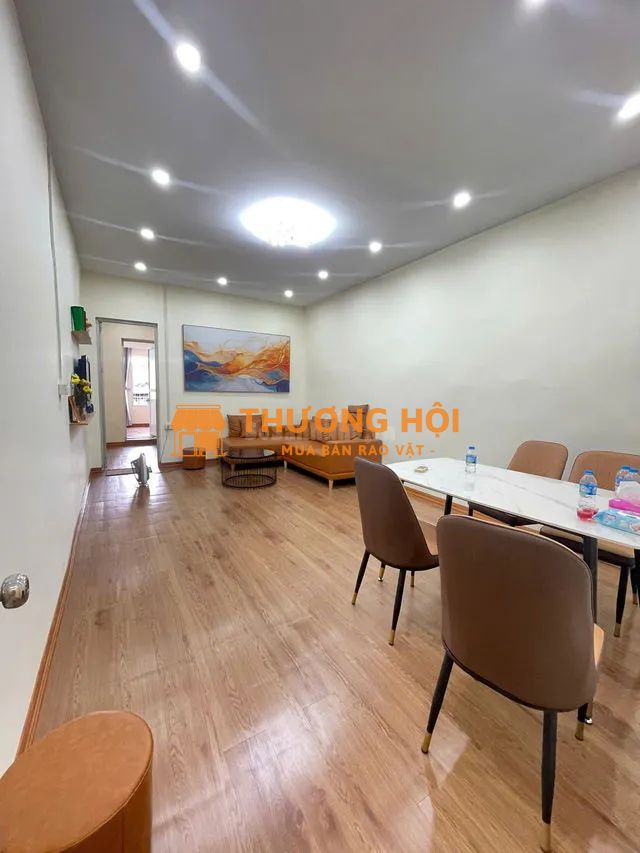 BÁN CĂN HỘ TẬP THỂ PHỐ NGUYỄN CHÍ THANH, ĐỐNG ĐA, SD 60M2, 2PN, FULL NỘI THẤT Ô TÔ ĐỖ – TIỆN ÍCH