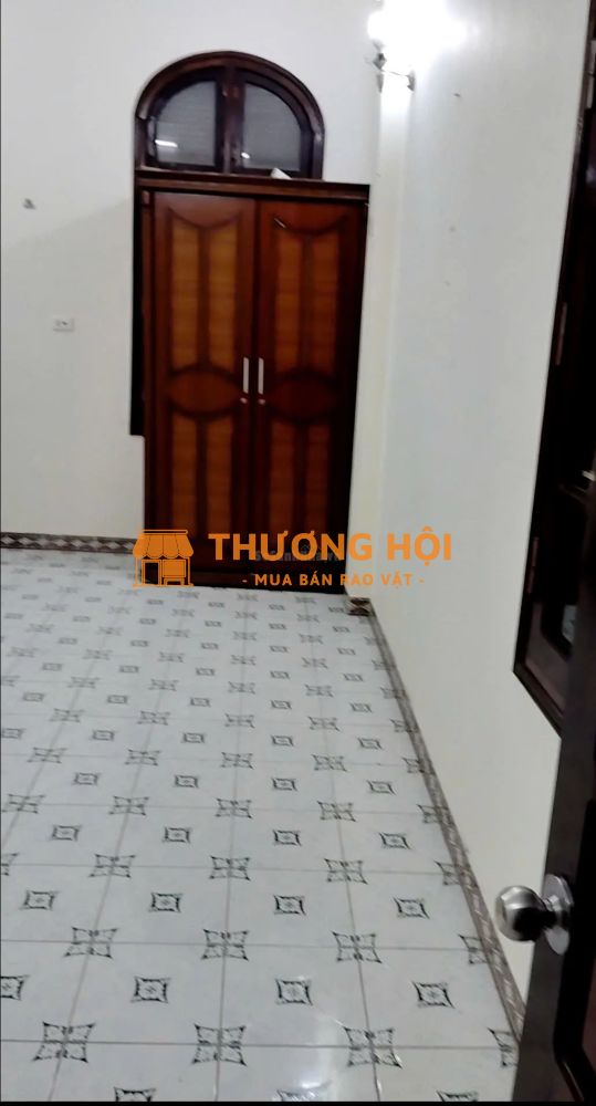 Cho thuê nhà ngõ 102 Trường Chinh, 4.5 tầng x 35m2, 12 Triệu làm kho, KD online, văn phòng