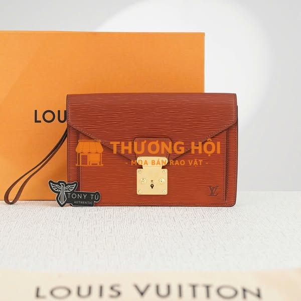 Clutch 𝐋𝐨𝐮𝐢𝐬 𝐕𝐮𝐢𝐭𝐭𝐨𝐧 𝐏𝐨𝐜𝐡𝐞𝐭𝐭𝐞 𝐒𝐞𝐥𝐥𝐢𝐞𝐫 𝐃𝐫𝐚𝐠𝐨𝐧𝐧𝐞 𝐂𝐢𝐩𝐚𝐧𝐠𝐨 𝐆𝐨𝐥𝐝 𝐄𝐩𝐢 (Nâu Vàng) - TTA5014