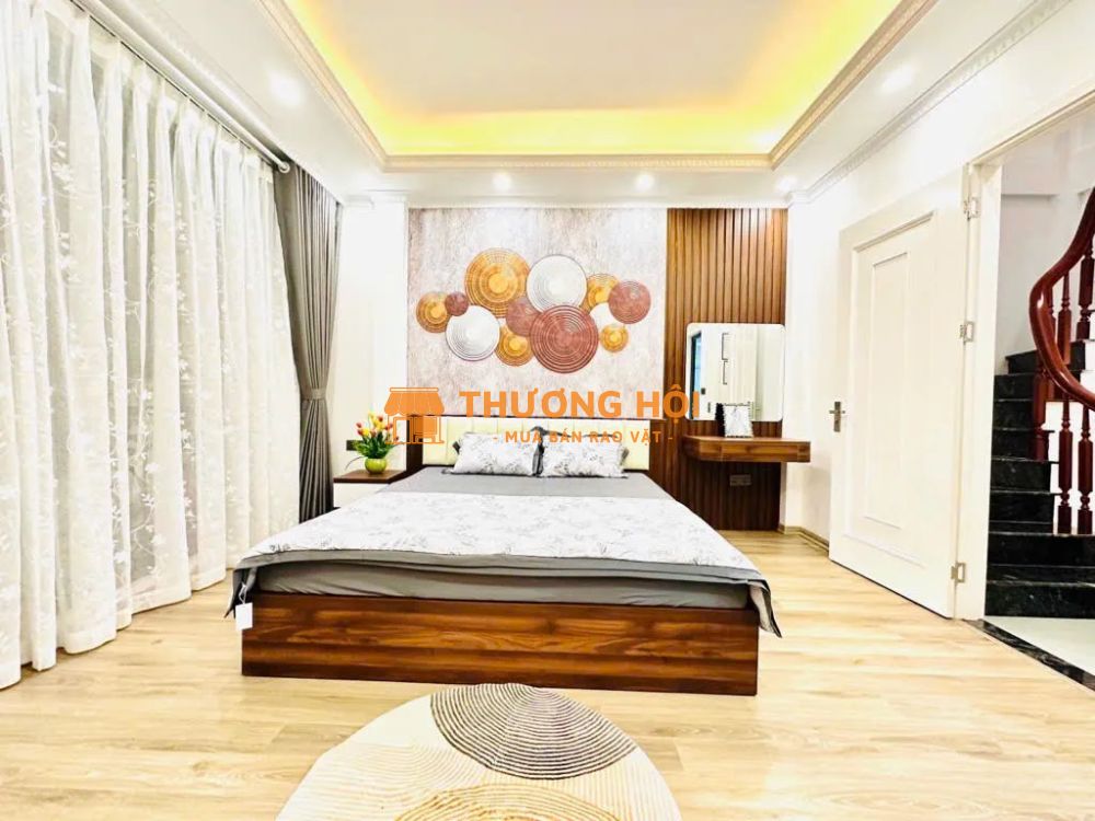 TRUNG TÂM CẦU GIẤY - CÁCH Ô TÔ 10M - FULL NỘI THẤT LONG LANH- NỞ HẬU