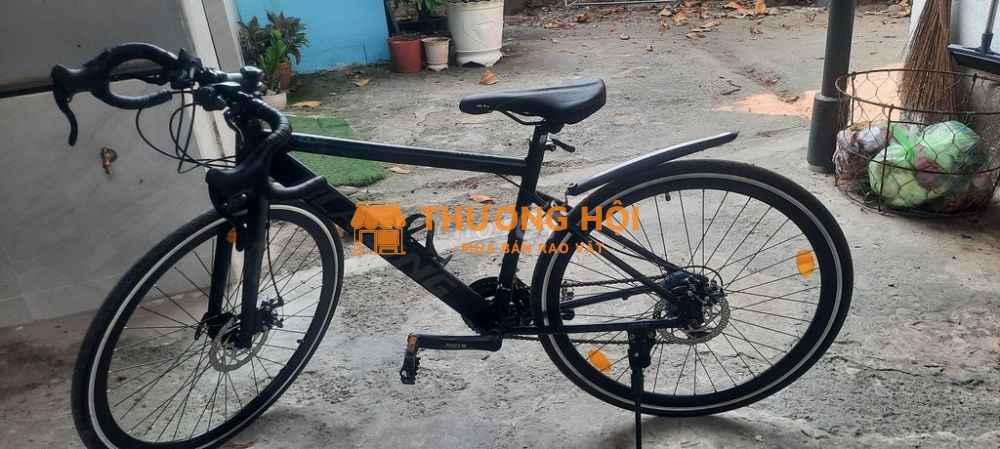 Xe đua màu đen trọng lượng 11kg 2.000.000 đ