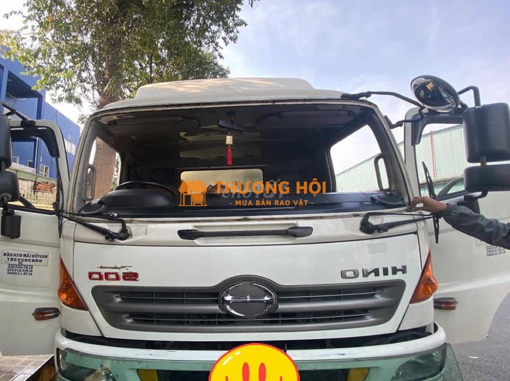 Thay kính xe hơi ô tô xe tải đầu kéo xe ben TậnNhà