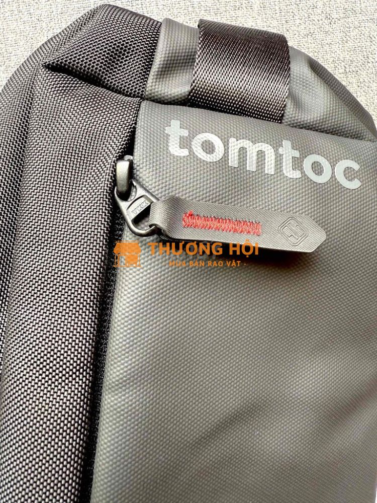 Túi đeo chéo Tomtoc