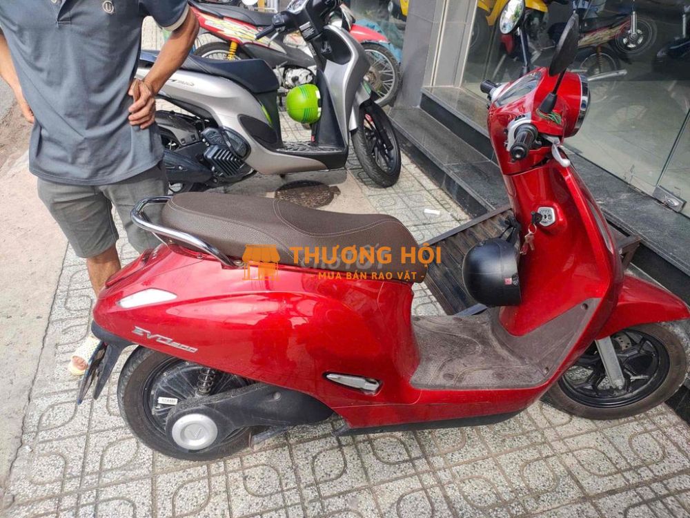 Bán xe máy điện evo200 màu đỏ siêu lướt