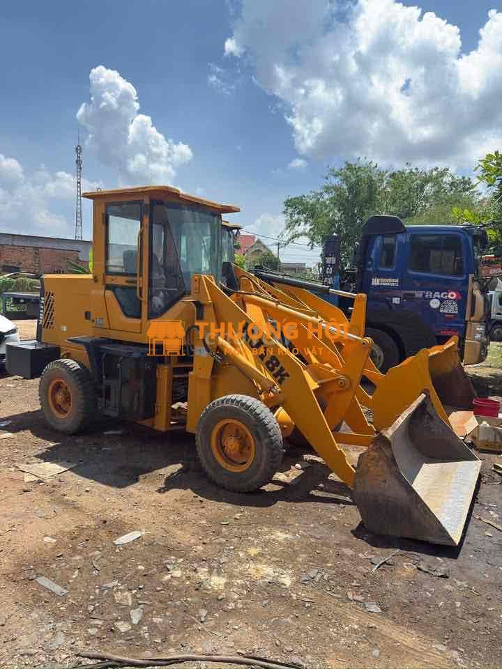thanh lý 2 xe xúc lật nhỏ