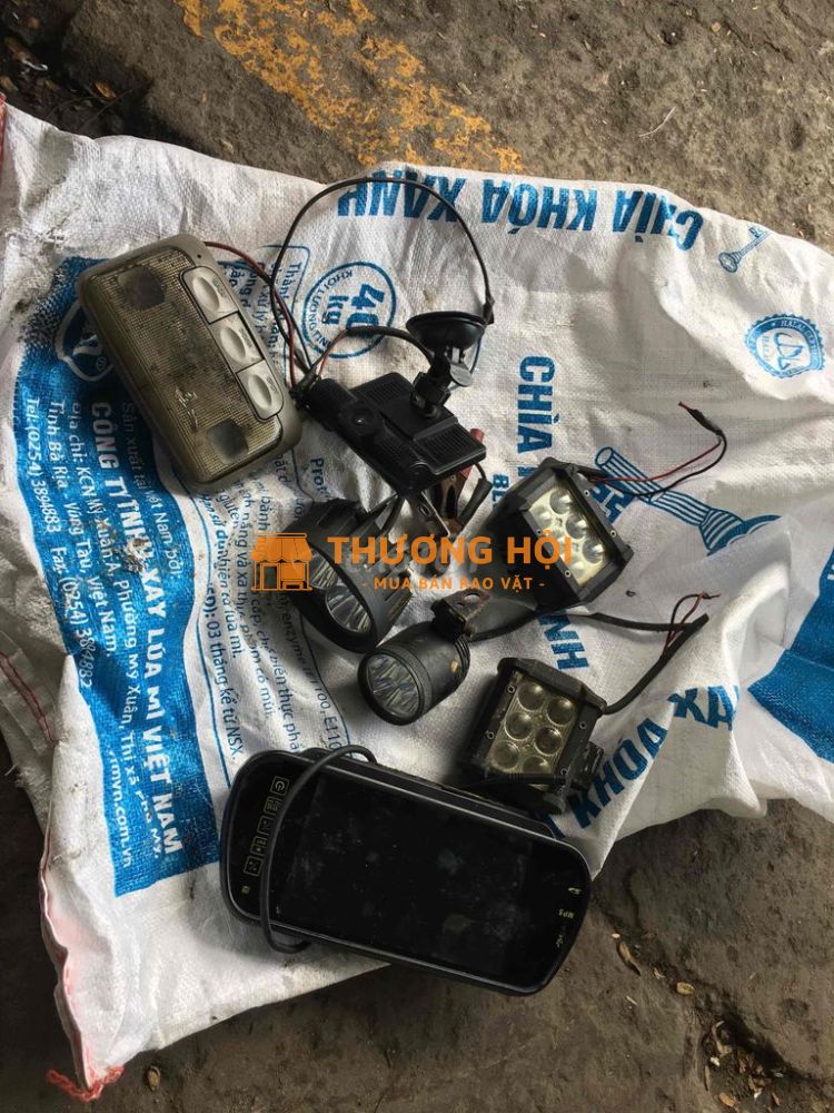 đèn led . đèn trần. màn hinh. camera hành trình