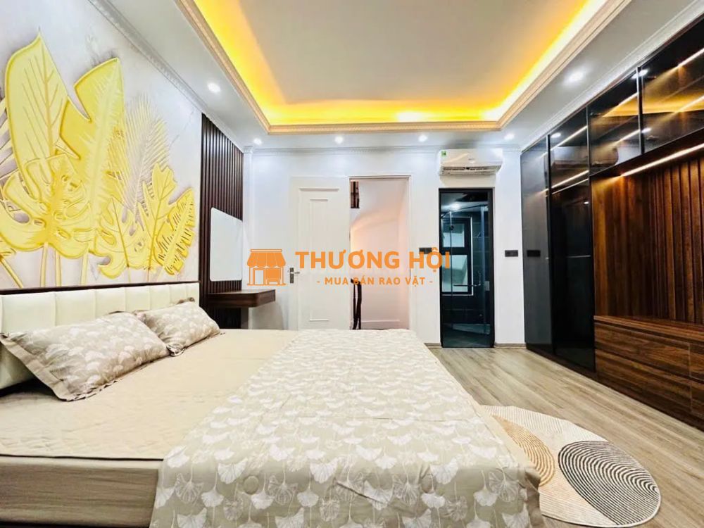 TRUNG TÂM CẦU GIẤY - CÁCH Ô TÔ 10M - FULL NỘI THẤT LONG LANH- NỞ HẬU