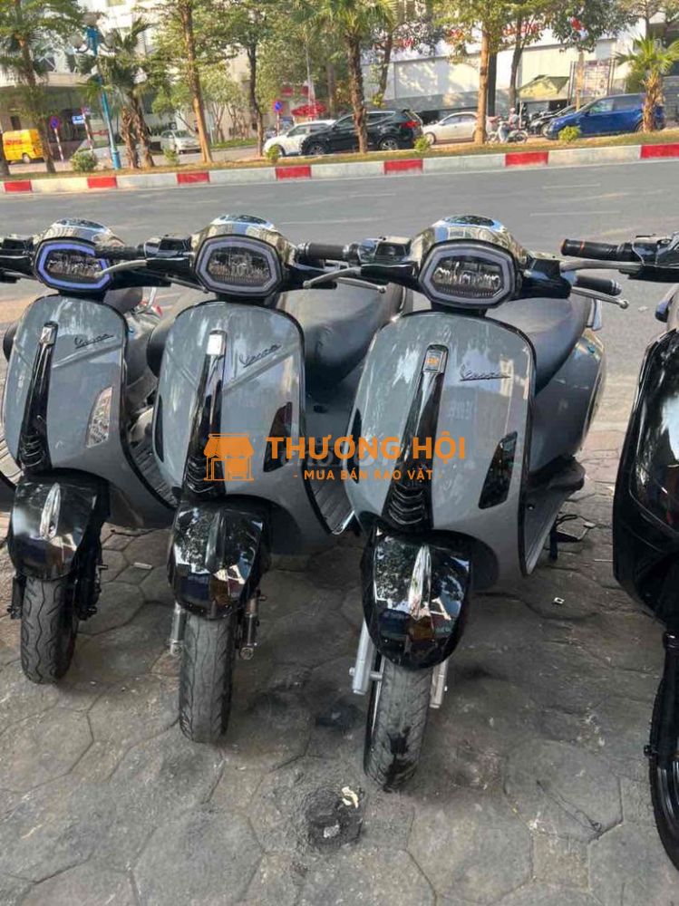 Xe điện Vespa xám đèn vuông đủ giấy tờ