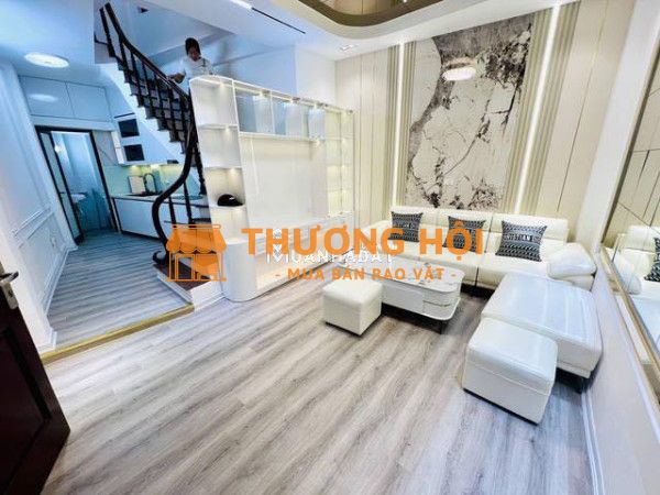 Nhà phố Đê La Thành , Ba Đình , diện tích 31m2, mặt tiền 8.4m, 5 tầng . Giá chỉ 7.2 tỷ