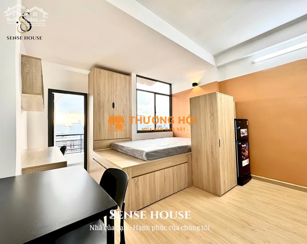 Studio ban công_cửa sổ to_nội thất bóc seal ngay Huỳnh Văn Nghệ