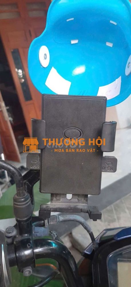 Giá đỡ điện thoại xe máy
