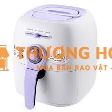 Nồi chiên không dầu, máy xay sinh tố đang dùng, máy ép mới tinh.