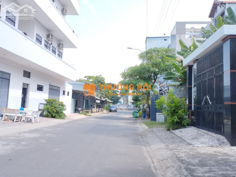 Cần cho thuê nền đất kinh doanh mặt tiền đường D3 dự án Kiến Á, quận 9 diện tích 320m2, giá thuê 15tr/tháng đã tráng nhựa, xây rào