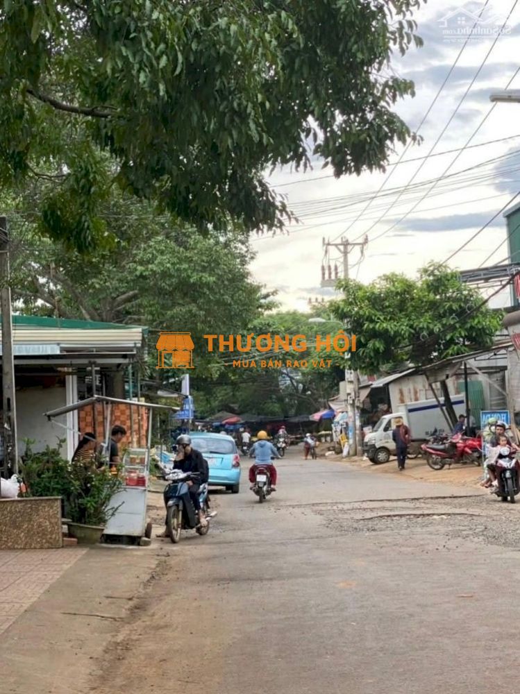NHÀ MẶT TIỀN NGUYỄN PHÚC CHU- BMT -KINH DOANH ĐA NGHÀNH NGHỀ - FULL THỔ CƯ ________________©©©©©_________________ Diện Tích 6x24,5m. đã Trừ Lộ Giới ️pháp Lí Thổ Cư % đất ở Hướng Chính Đông Mát Mẻ