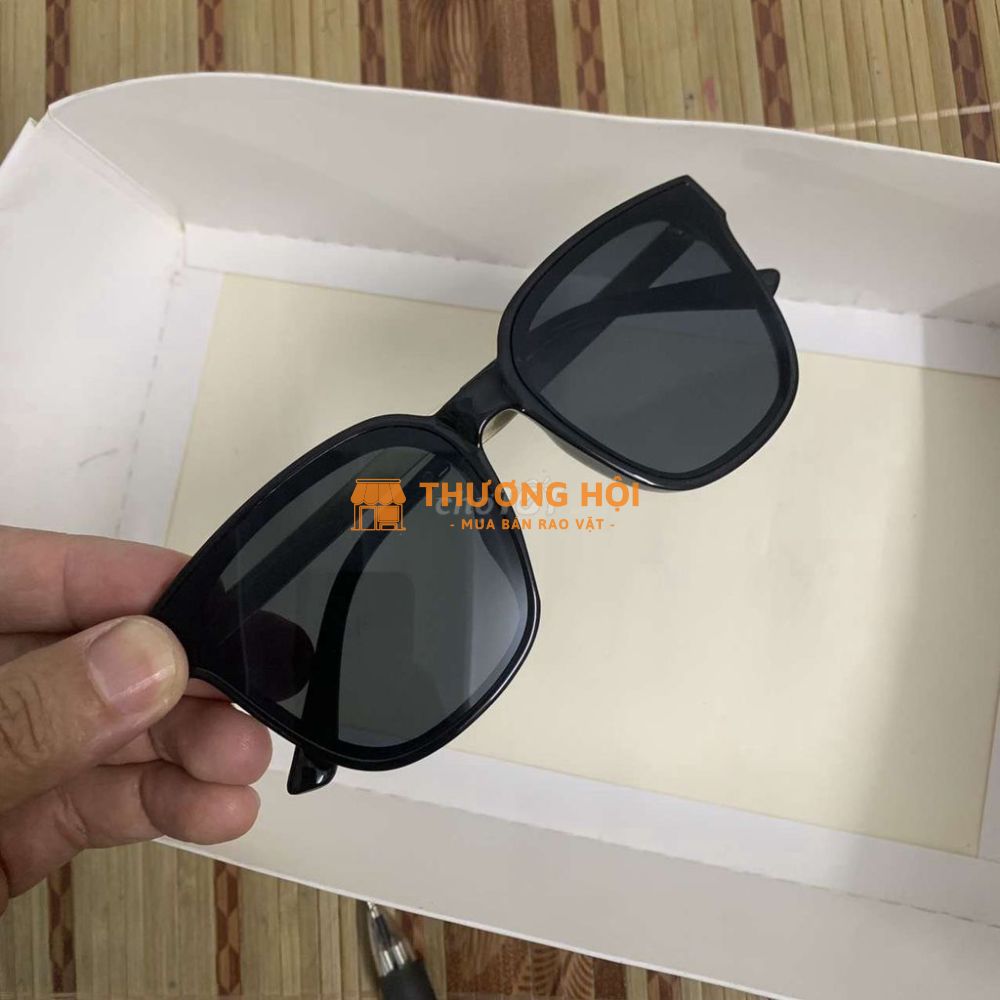 Xả Kho Kính Râm Thời Trang Chữ V Đẹp Rẻ
