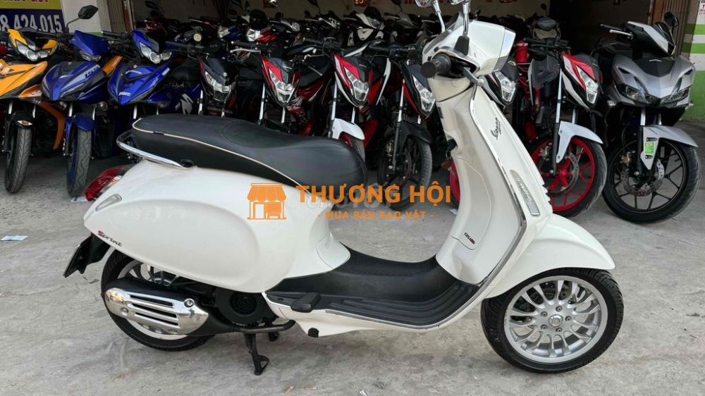 Vespa 125 ABS trắng đen 2016 ( hỗ trợ góp )