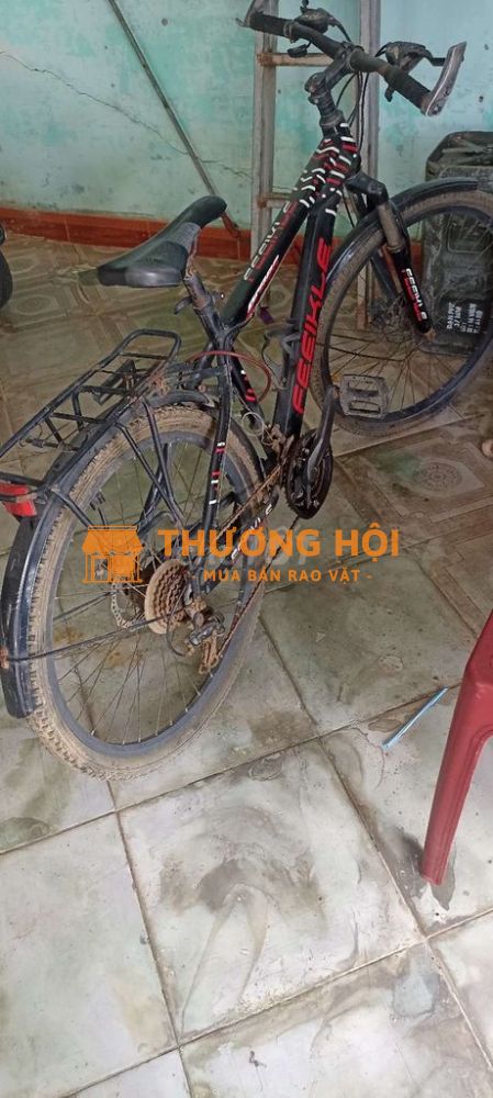 Cần bán xe đạp đua,màu đen kích thước50cm