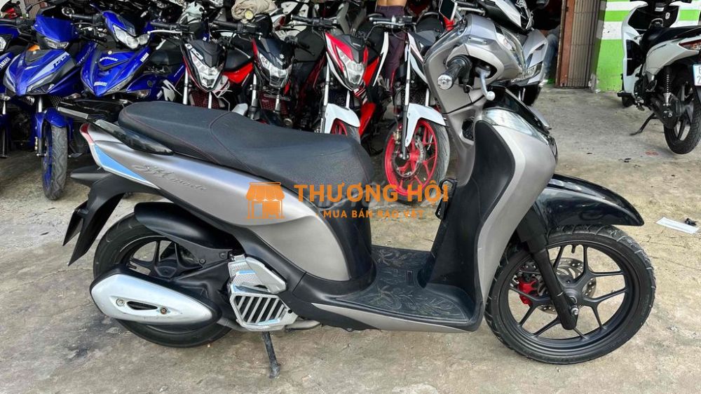 SH Mode 2017 bạc đen ( hỗ trợ góp )