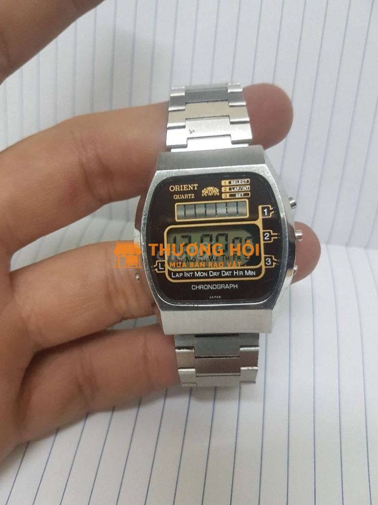 Đồng hồ điện tử orient cổ điển sản xuất năm 1980.