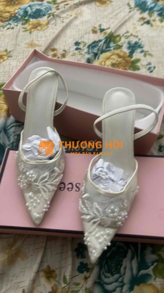 size 38 do em bị bomb hàng nên em bán rẻ ạ