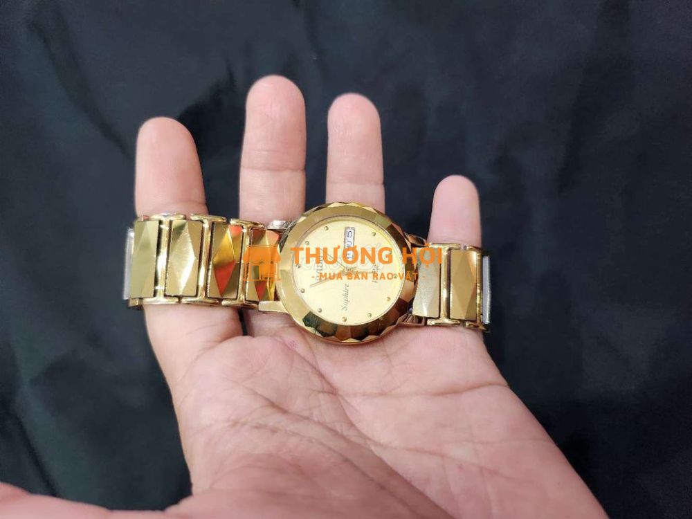 Đồng hồ Rado mặt đá, kính saphire