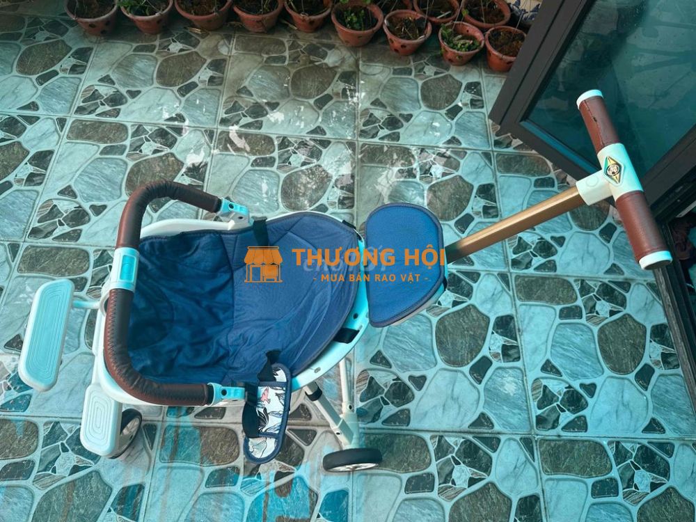 xe đẩy trẻ em