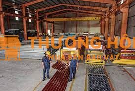 Công nhân xưởng tôn tại Long Thành