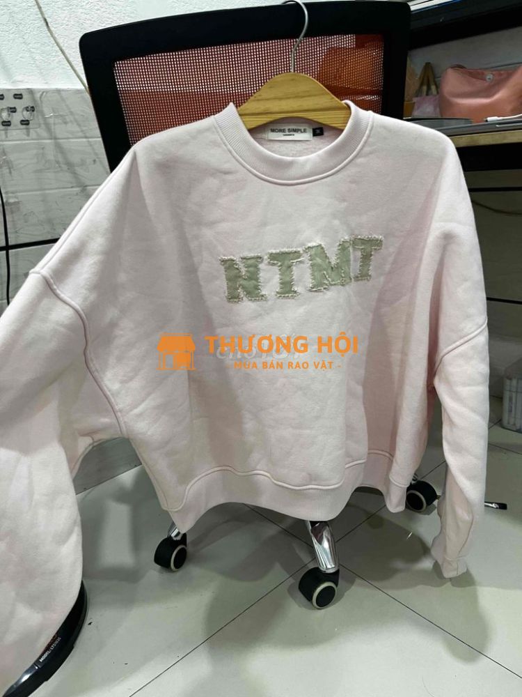 pass áo sweter mặc 1 lần chụp ảnh như mới k bị dơ