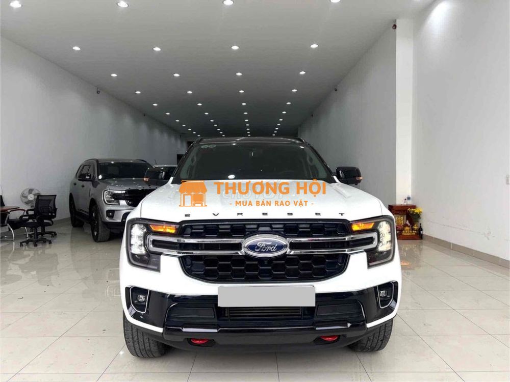 Ford Everest 2023 Ambiente 4x2 màu trắng giá tốt
