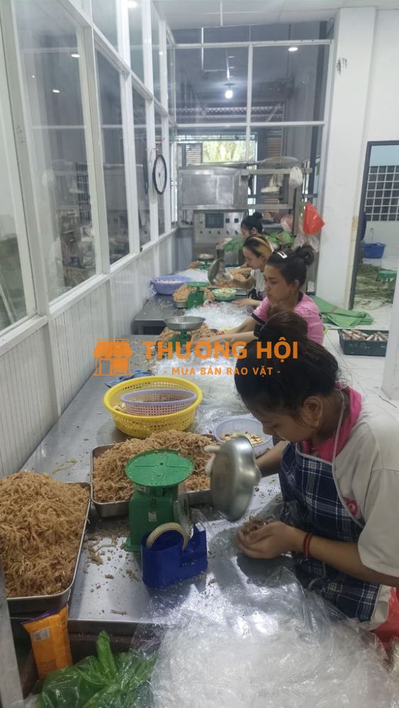 TUYỂN NỮ LĐPT NGỒI GÓI NEM CHẢ TRÉ (có chỉ việc)