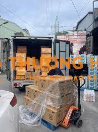 Tuyển nam bốc xếp hàng, từ 8h - 17h30, 11tr/th bao ăn trưa
