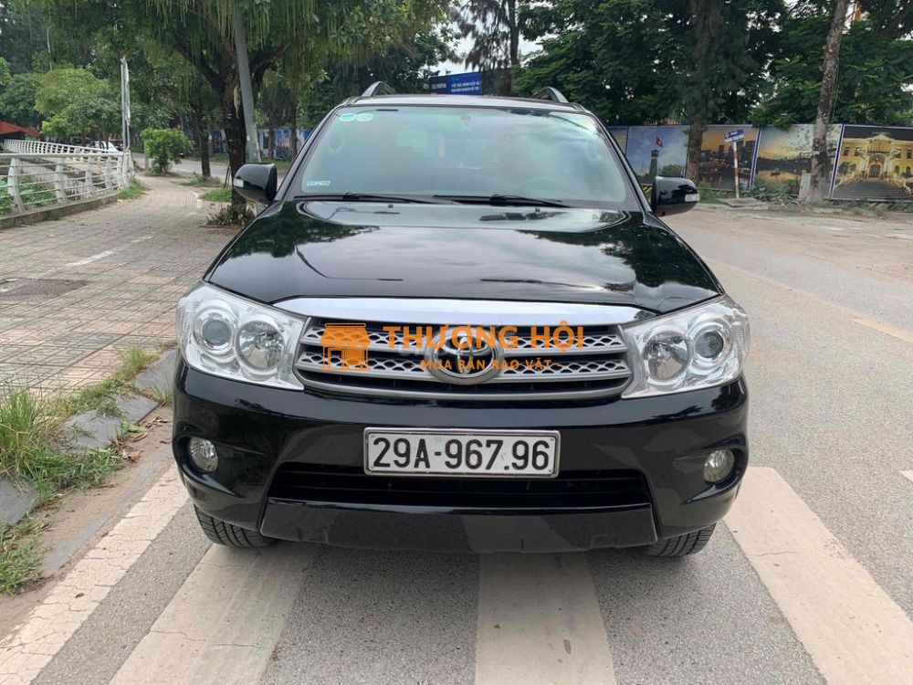 Toyota Fortuner tự động 2 cầu xe g/đ dùng còn mới