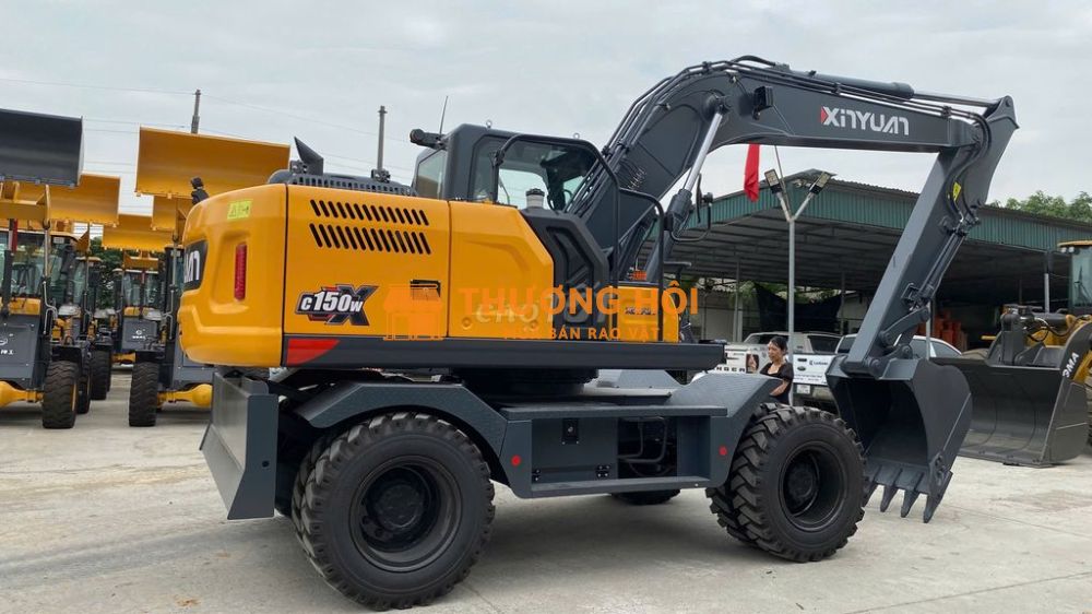 MÁY XÚC ĐÀO C150 BÁNH LỐP– GẦU 0.5 KHỐI – MỚI 100%