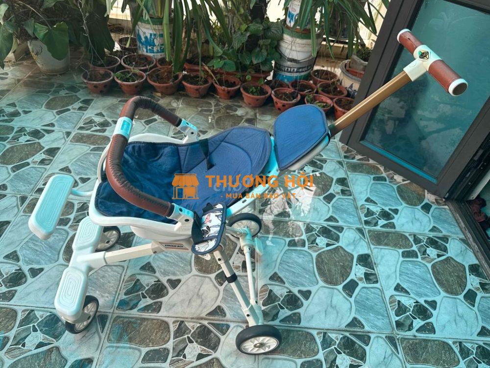 xe đẩy trẻ em