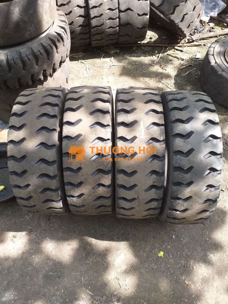 Lốp xe nâng