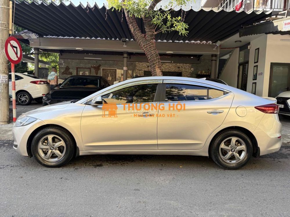 Hyundai Elantra 2019 1.6MT - 72000 km