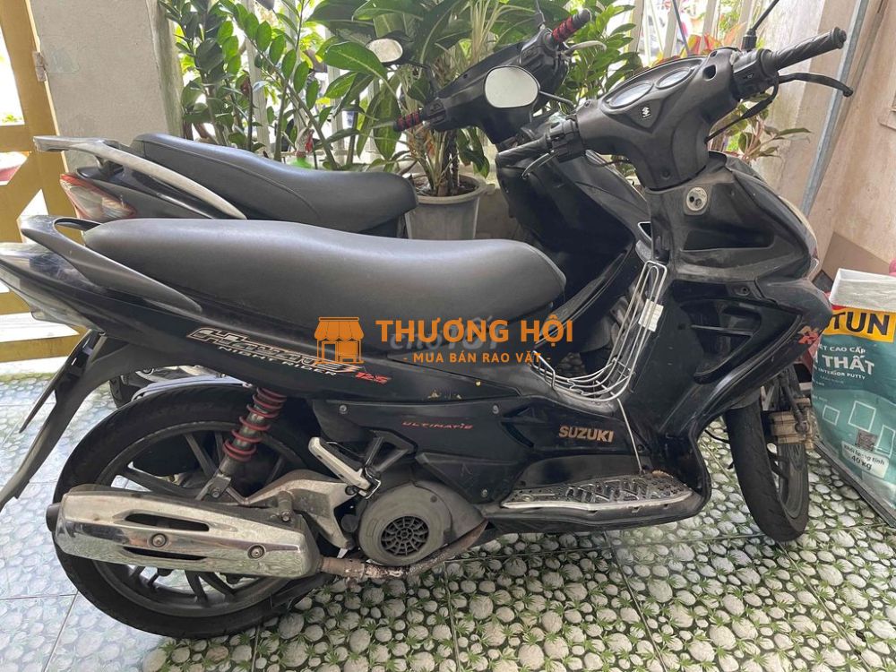 nhà dư ra xe đang đi